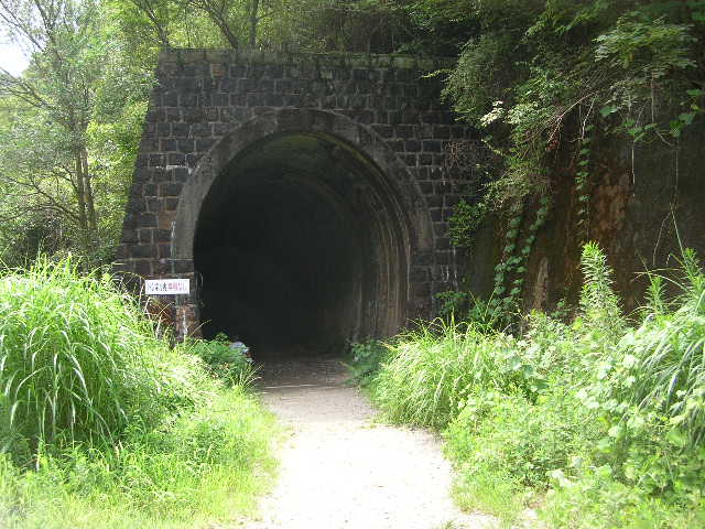 武田尾廃線跡のトンネル