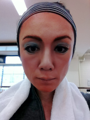 宝塚男役メイクの仕方を元タカラジェンヌの先生に教えてもらいました カラフルしている W