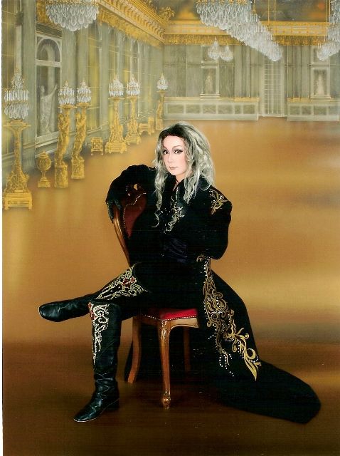 宝塚男役メイクの仕方を元タカラジェンヌの先生に教えてもらいました カラフルしている W